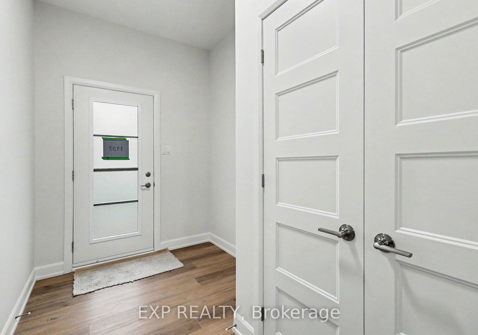 1133-montblanc-crescent-russell-ontario-x12866036