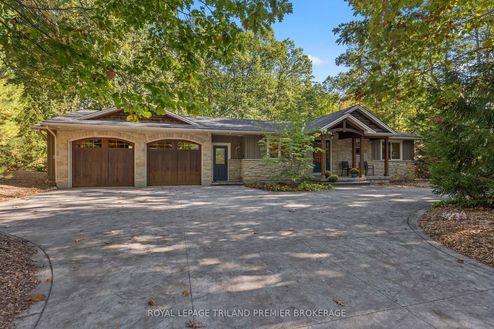 10300-beach-opines-road-lambton-shores-ontario-x12866916