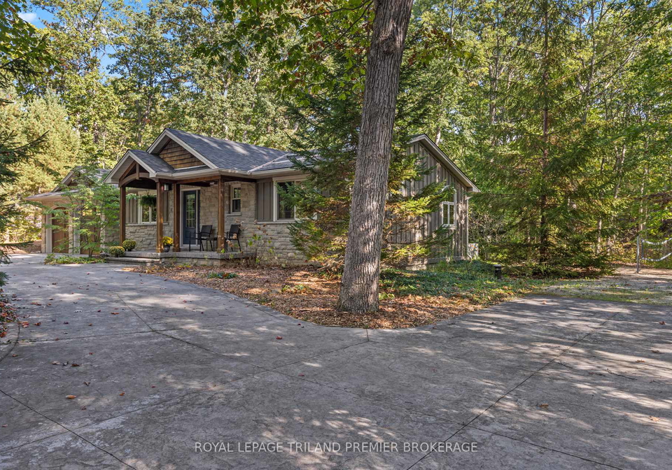 10300-beach-opines-road-lambton-shores-ontario-x12866916
