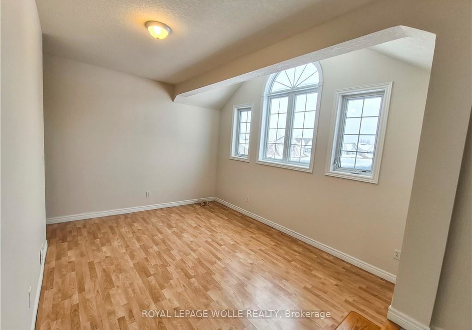 132-udvari-crescent-kitchener-ontario-x12867018