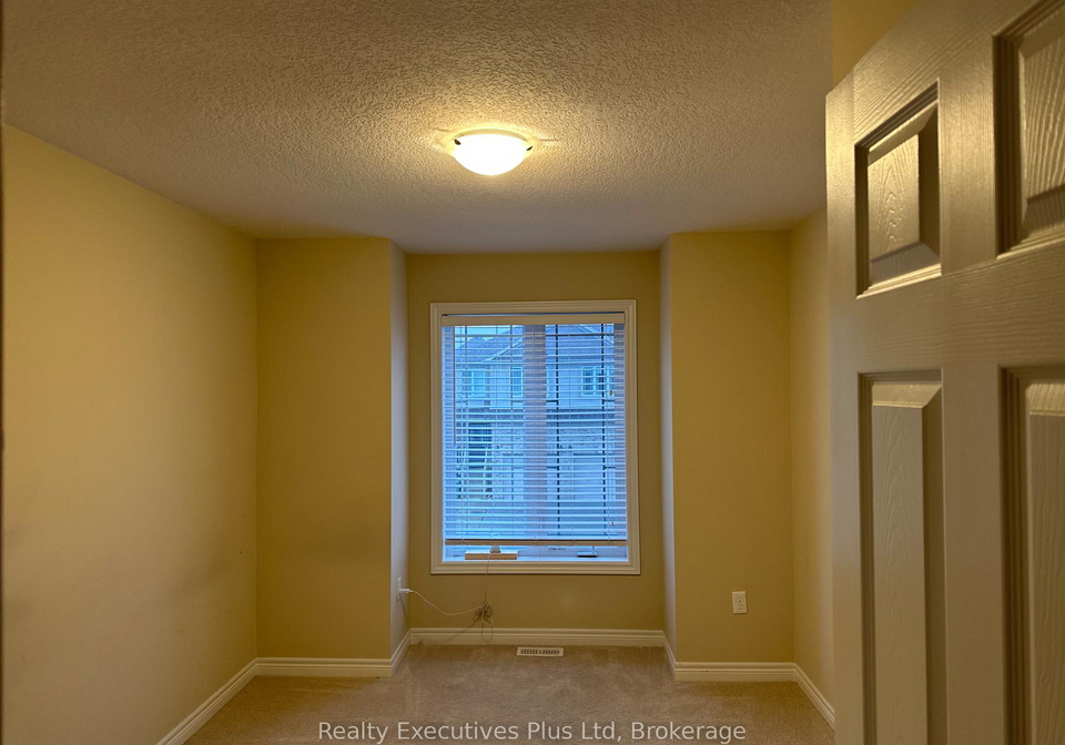 4-ambrose-crescent-guelph-ontario-x12867300