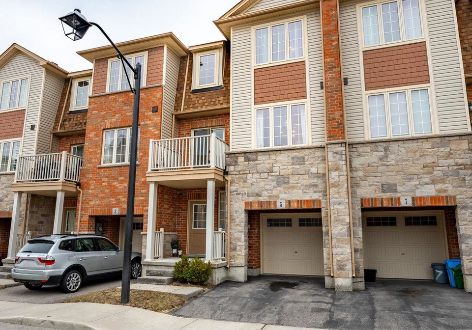 11-stockbridge-gardens-hamilton-ontario-x12868642