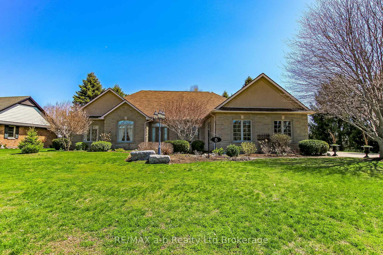 15-otterview-drive-norwich-ontario-x12870016