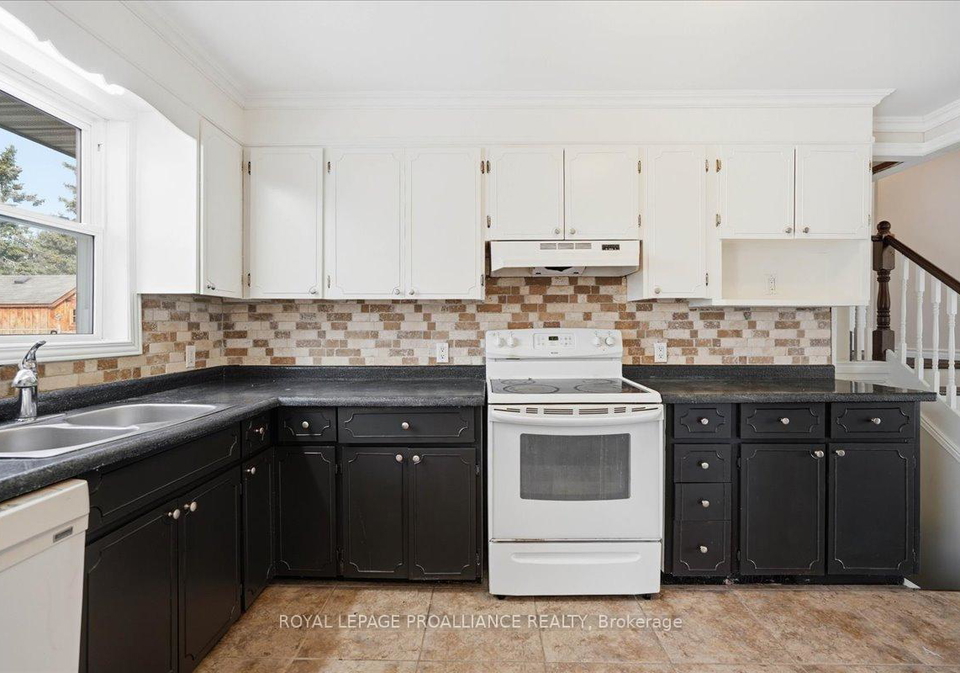 24-gilbert-street-belleville-ontario-x12870368