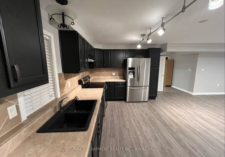 205-dorchester-drive-grimsby-ontario-x12871754
