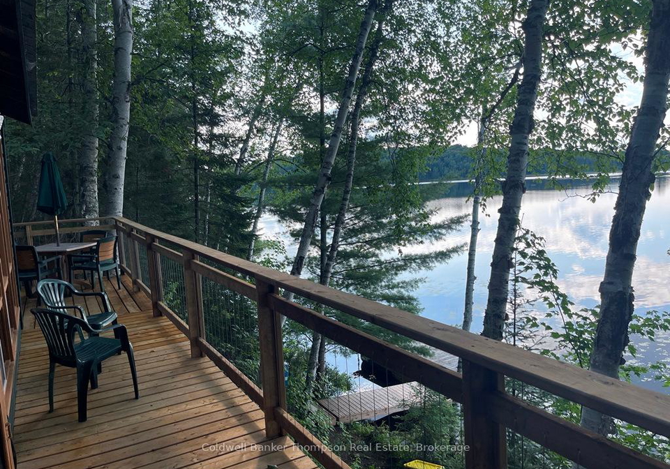 19wa-pool-lake-strong-ontario-x12872126