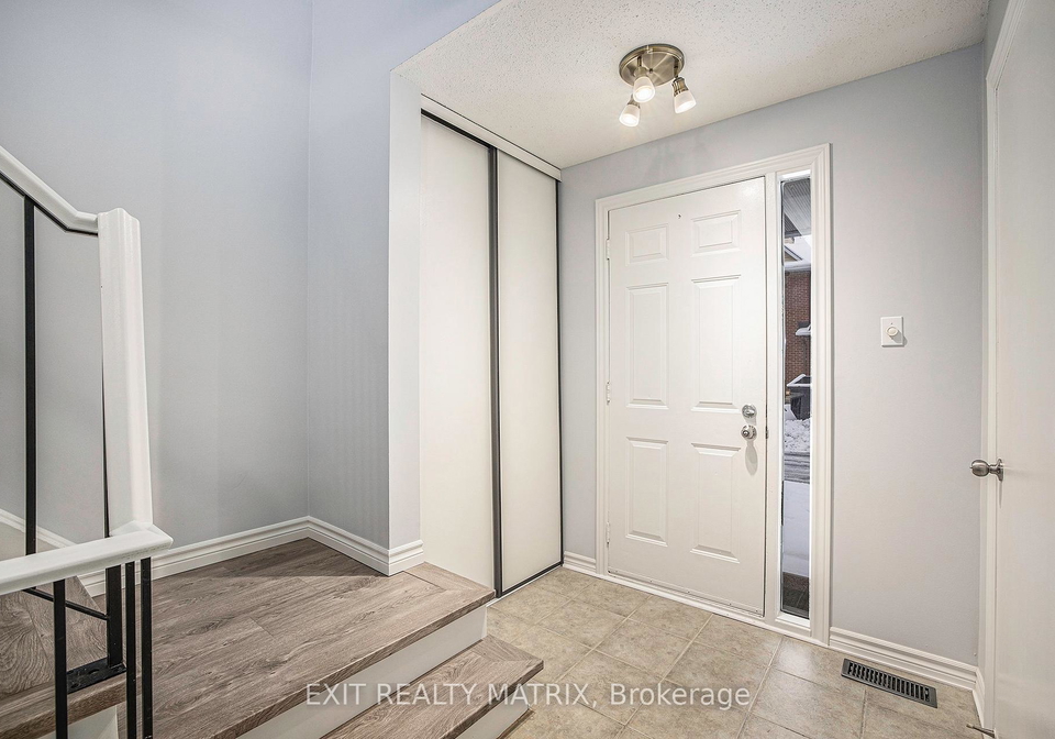 24-oakhaven-private-ottawa-ontario-x12872162