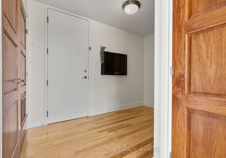 323-winona-avenue-ottawa-ontario-x12872432