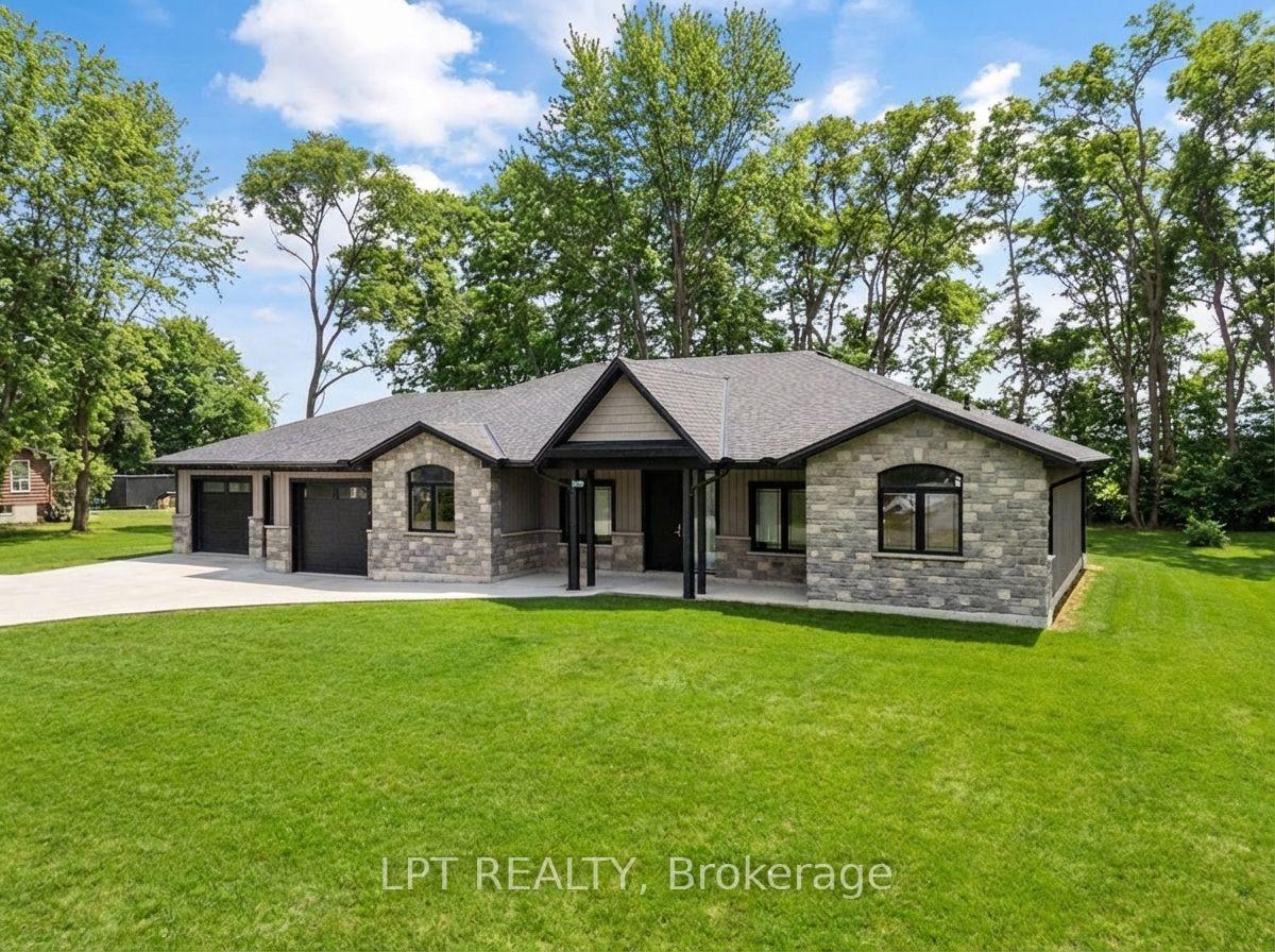 8439-lazy-lane-lambton-shores-ontario-x12873068