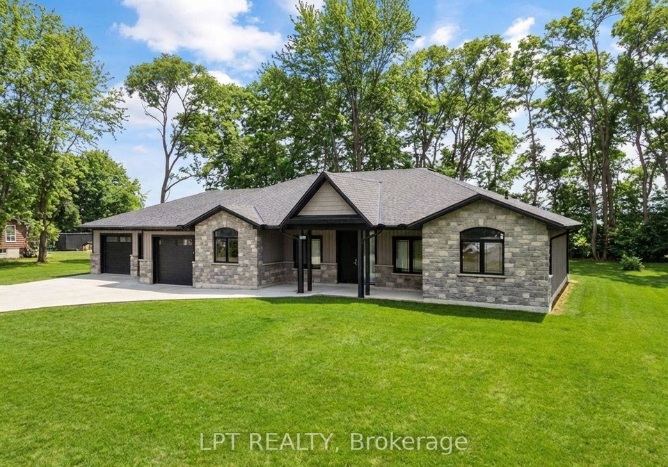 8439-lazy-lane-lambton-shores-ontario-x12873068