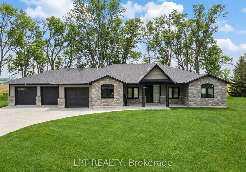 8439-lazy-lane-lambton-shores-ontario-x12873068