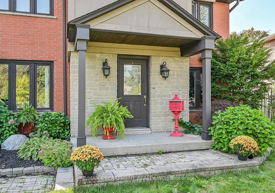 208-meadowbrook-drive-e-hamilton-ontario-x12873818