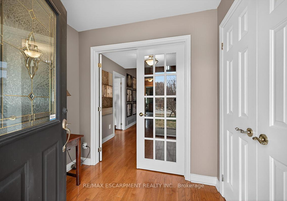 208-meadowbrook-drive-e-hamilton-ontario-x12873818