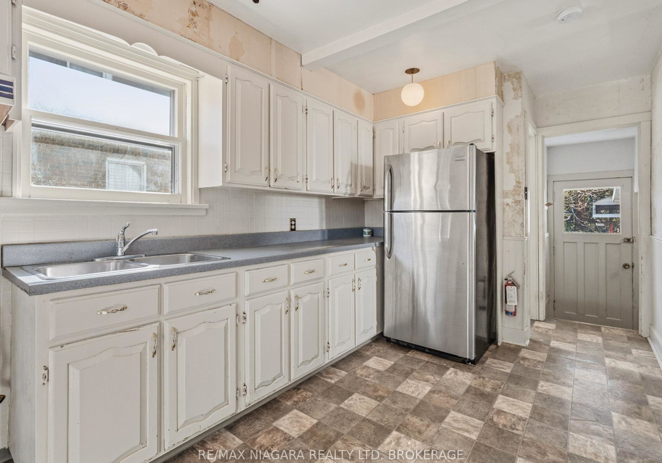 5005-kingston-avenue-niagara-falls-ontario-x12875480