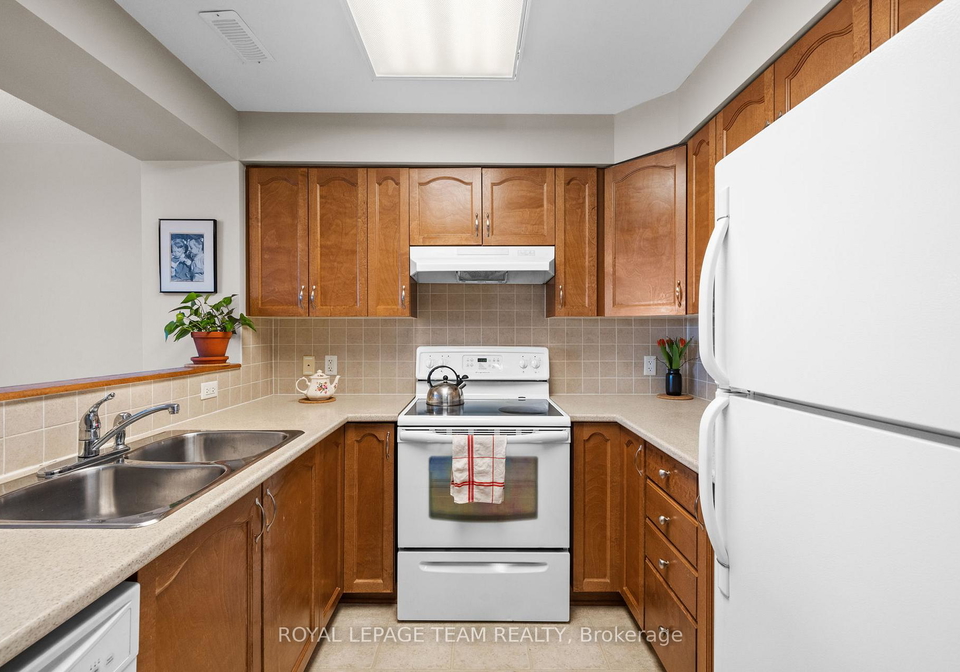 157-keltie-private-ottawa-ontario-x12875872
