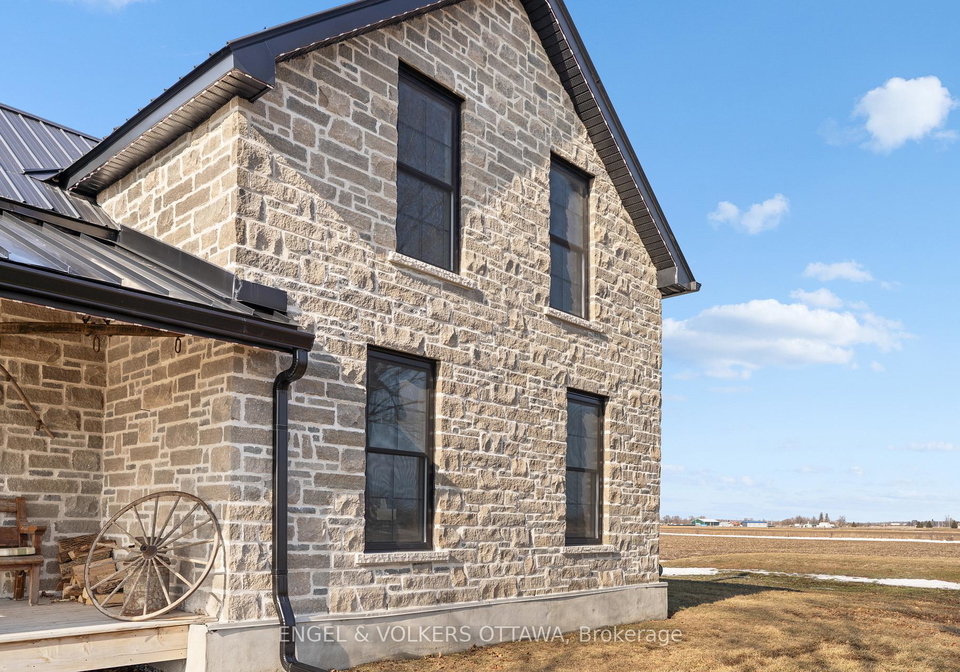 12099-county-38-road-north-dundas-ontario-x12877322