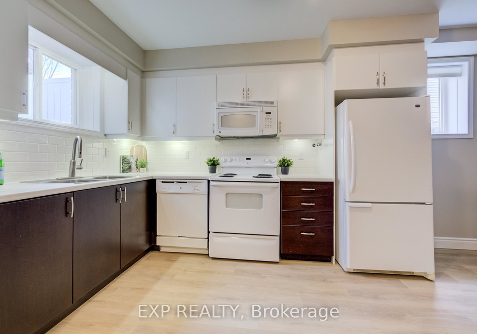 246-westmeadow-drive-kitchener-ontario-x12878586