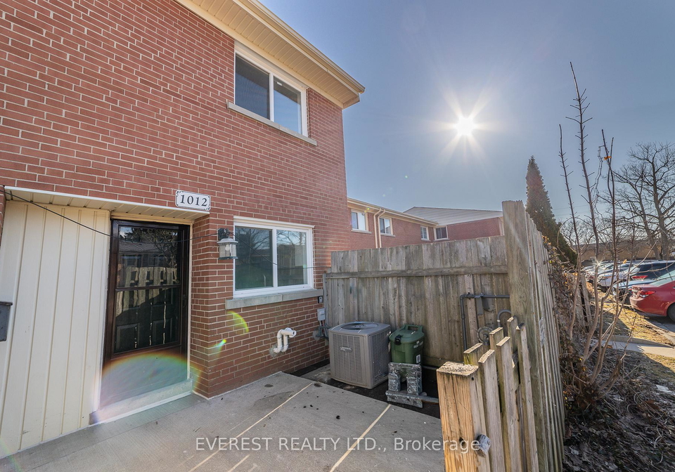 10kipps-lane-london-east-ontario-x12878656