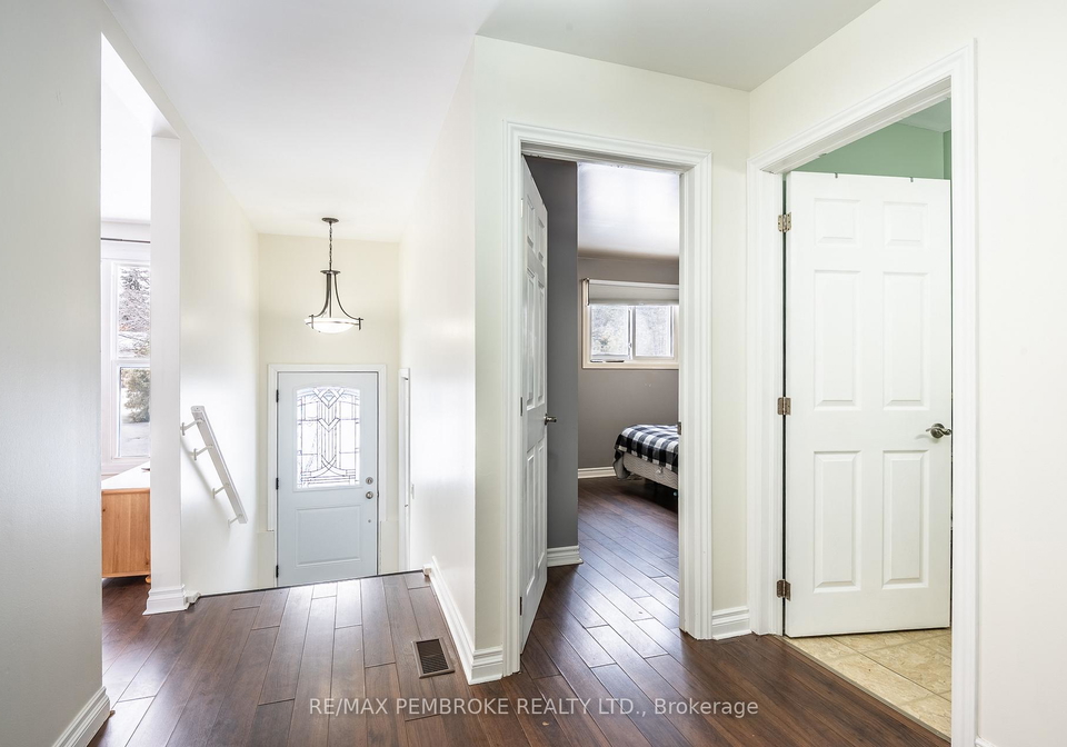 2224-hoffman-street-petawawa-ontario-x12878968