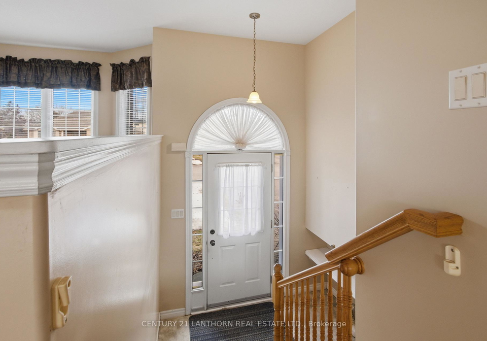 6-chisholm-square-belleville-ontario-x12879118