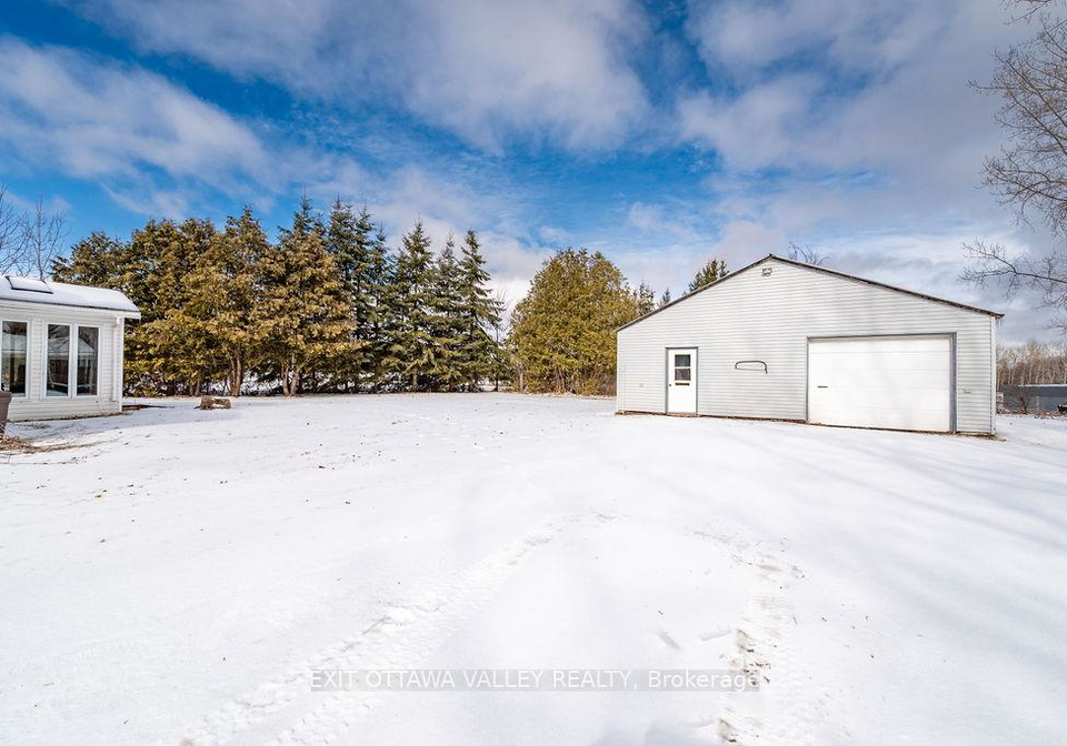 18-dandelion-drive-whitewater-region-ontario-x12879854