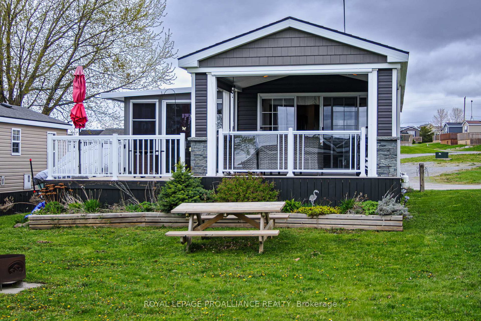 486-county-road-18-prince-edward-county-ontario-x12880502