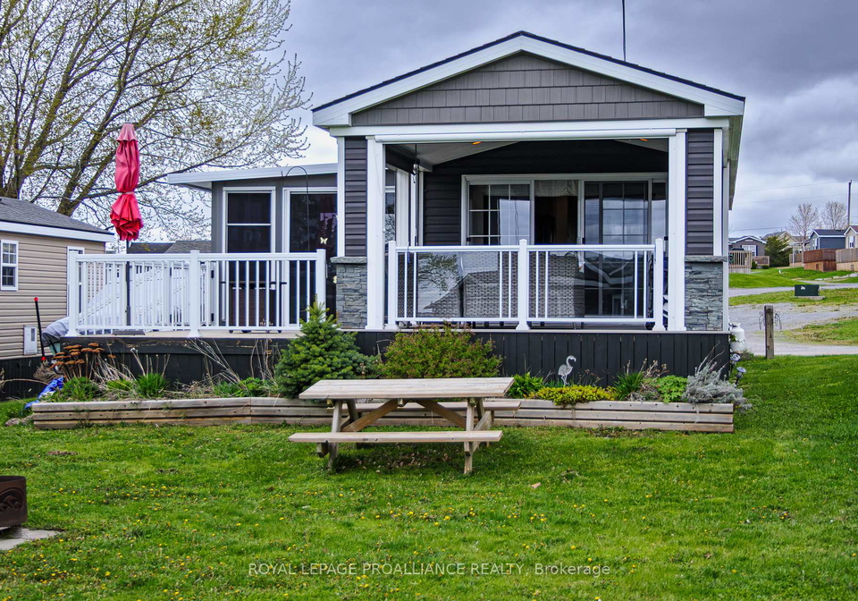 486-county-road-18-prince-edward-county-ontario-x12880502