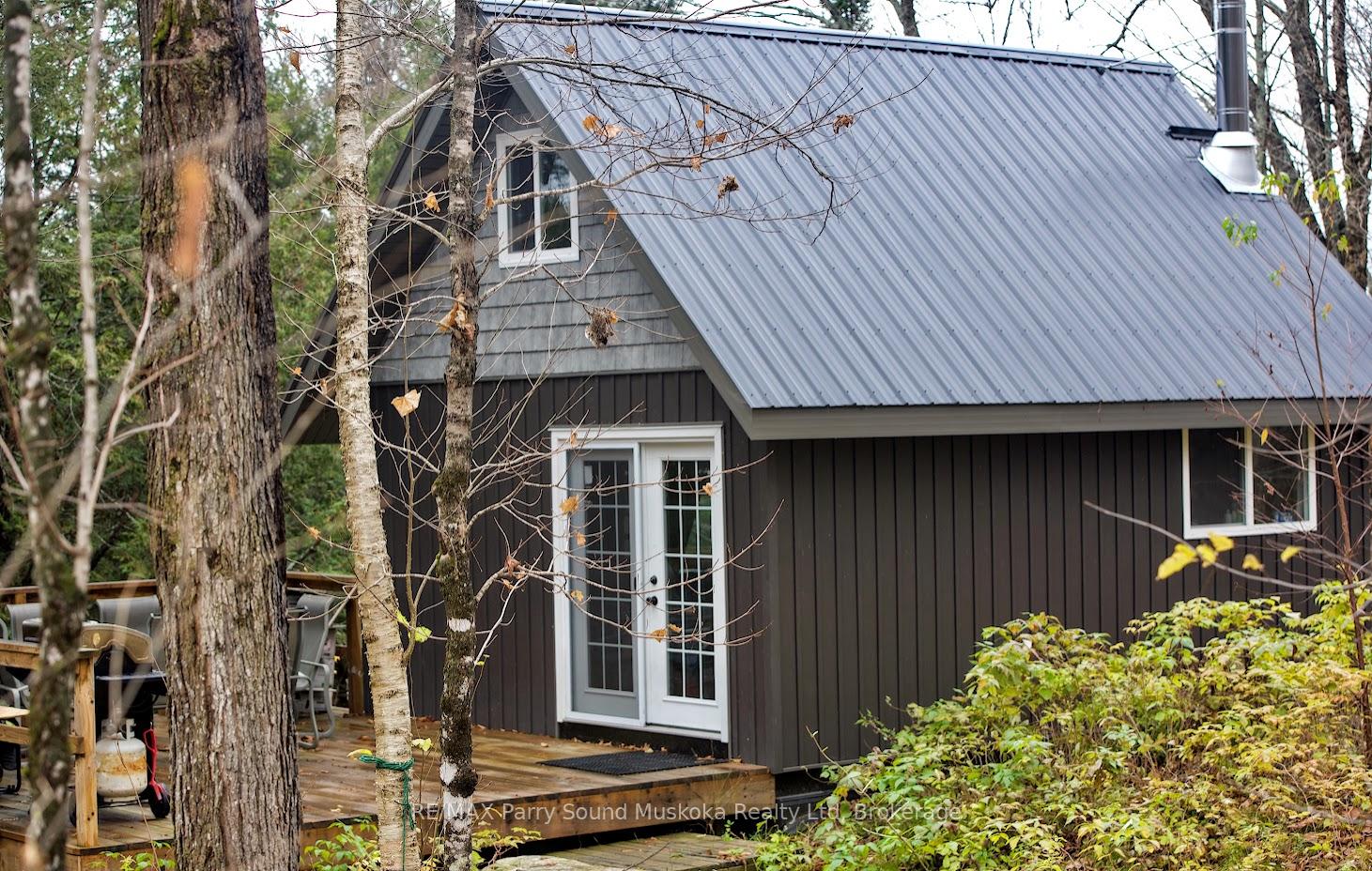 00-jacks-parry-sound-remote-area-ontario-x12883314