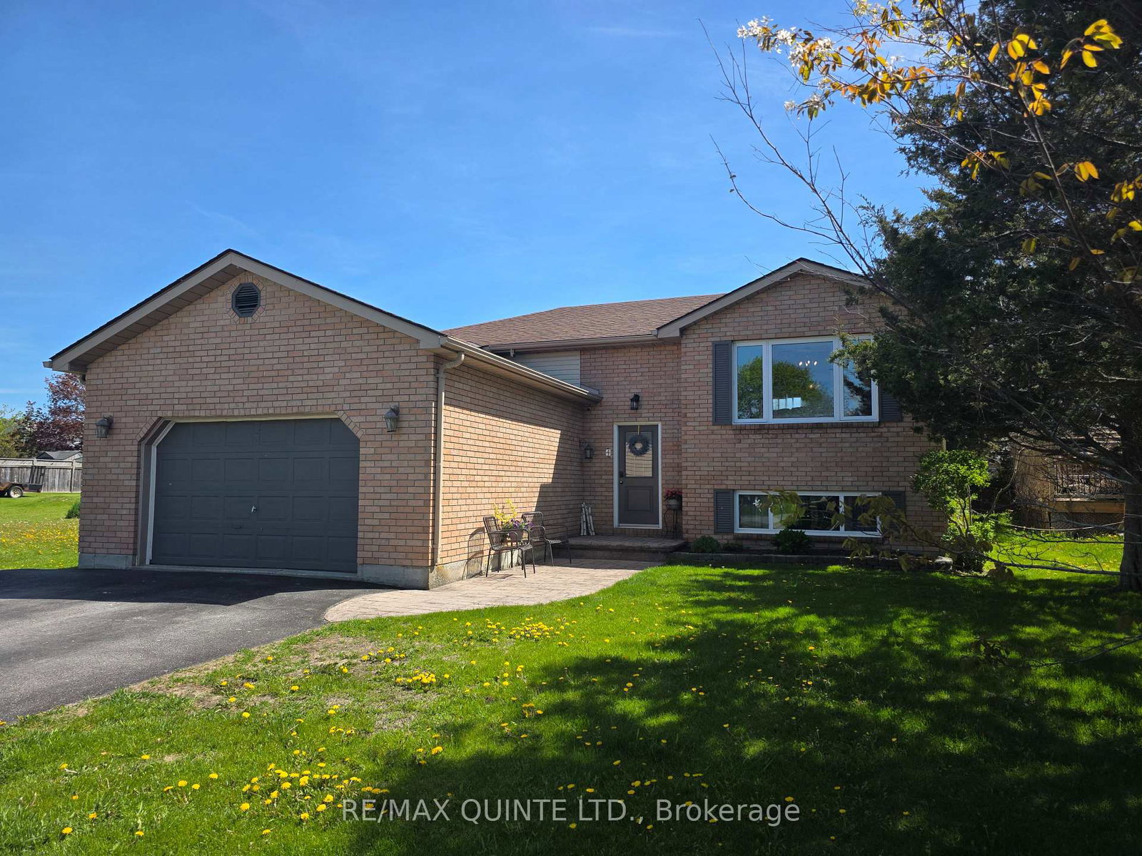 4-harbourview-crescent-prince-edward-county-ontario-x12883804