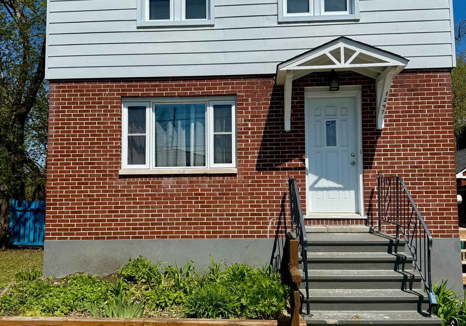 1297-kitchener-avenue-ottawa-ontario-x12884304