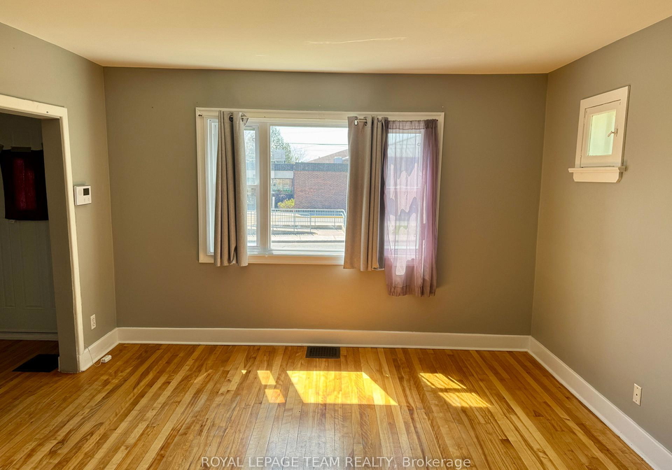 1297-kitchener-avenue-ottawa-ontario-x12884304