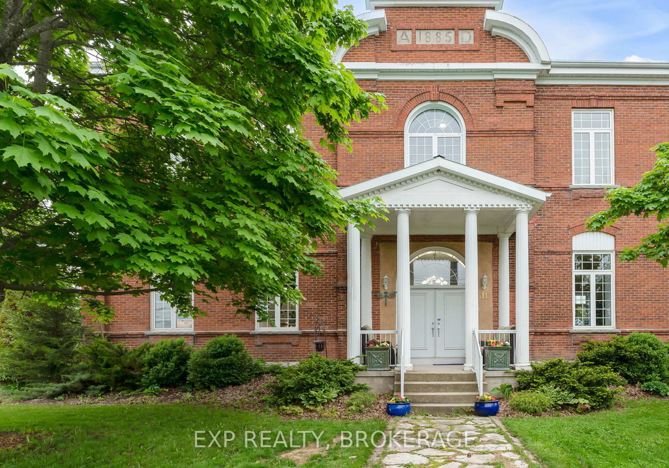 11-cross-street-loyalist-ontario-x12885650