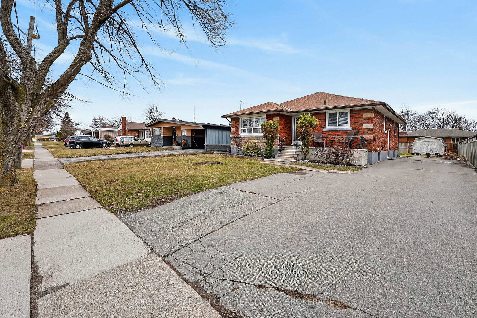 98-golden-boulevard-e-welland-ontario-x12885652