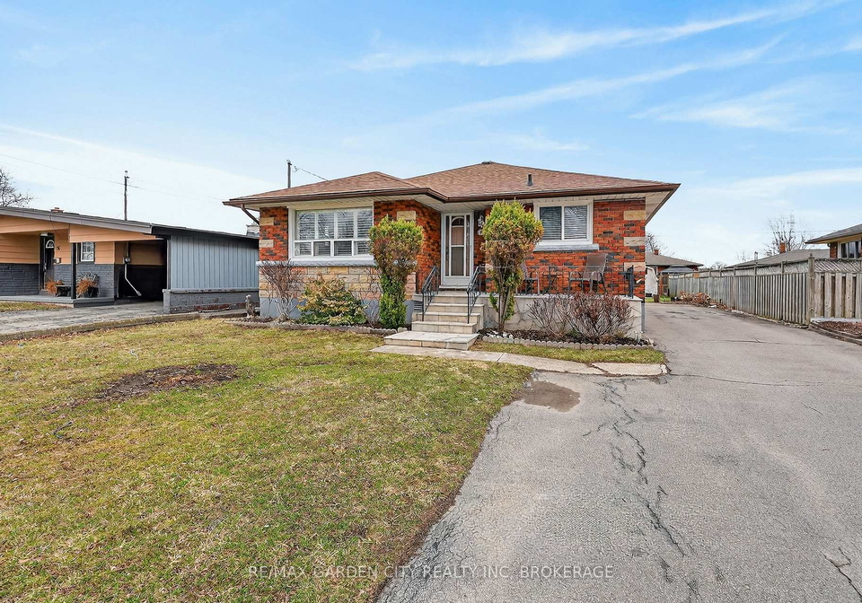 98-golden-boulevard-e-welland-ontario-x12885652
