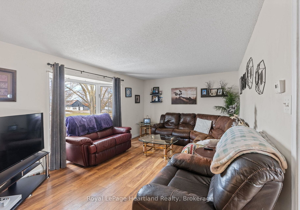 6-workman-drive-huron-east-ontario-x12885974