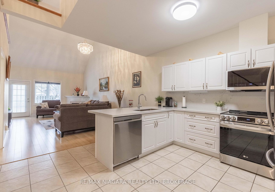 8142-costabile-drive-niagara-falls-ontario-x12887670