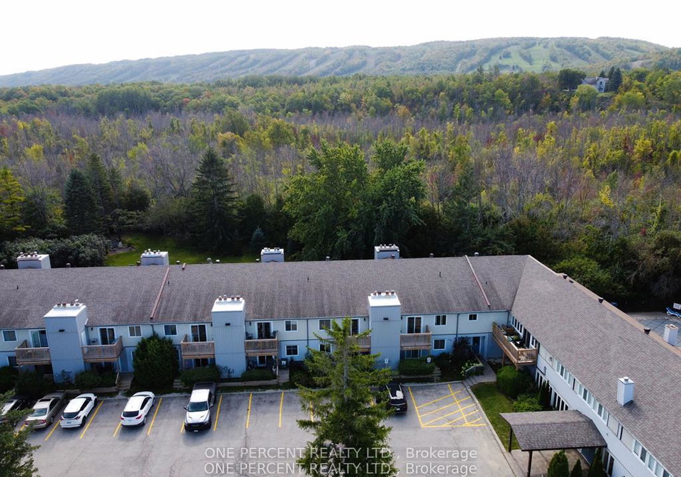 209472-highway-26-highway-blue-mountains-ontario-x12894274