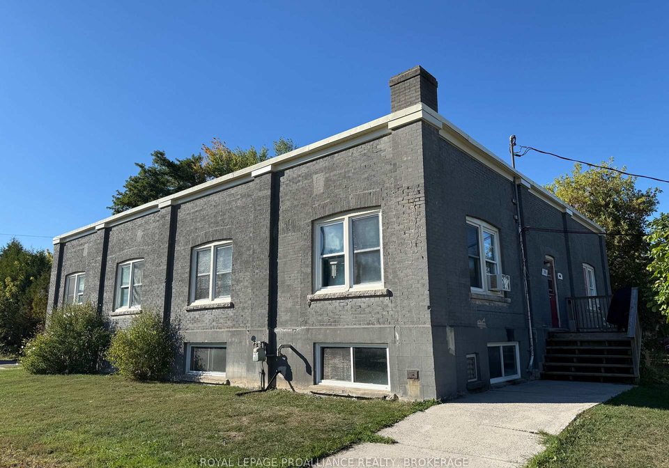 306-308-oak-street-gananoque-ontario-x12894614