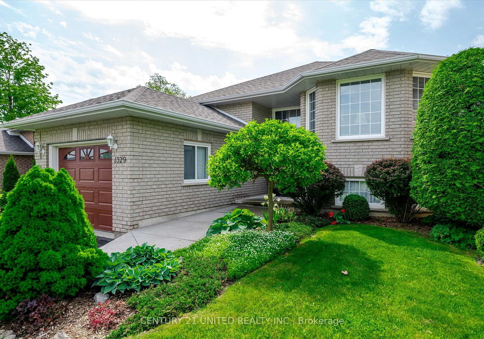1329-white-crescent-peterborough-ontario-x12894698