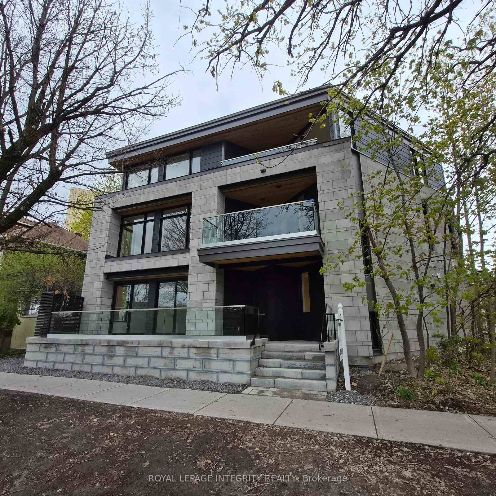 112-queen-elizabeth-drive-ottawa-ontario-x12896862