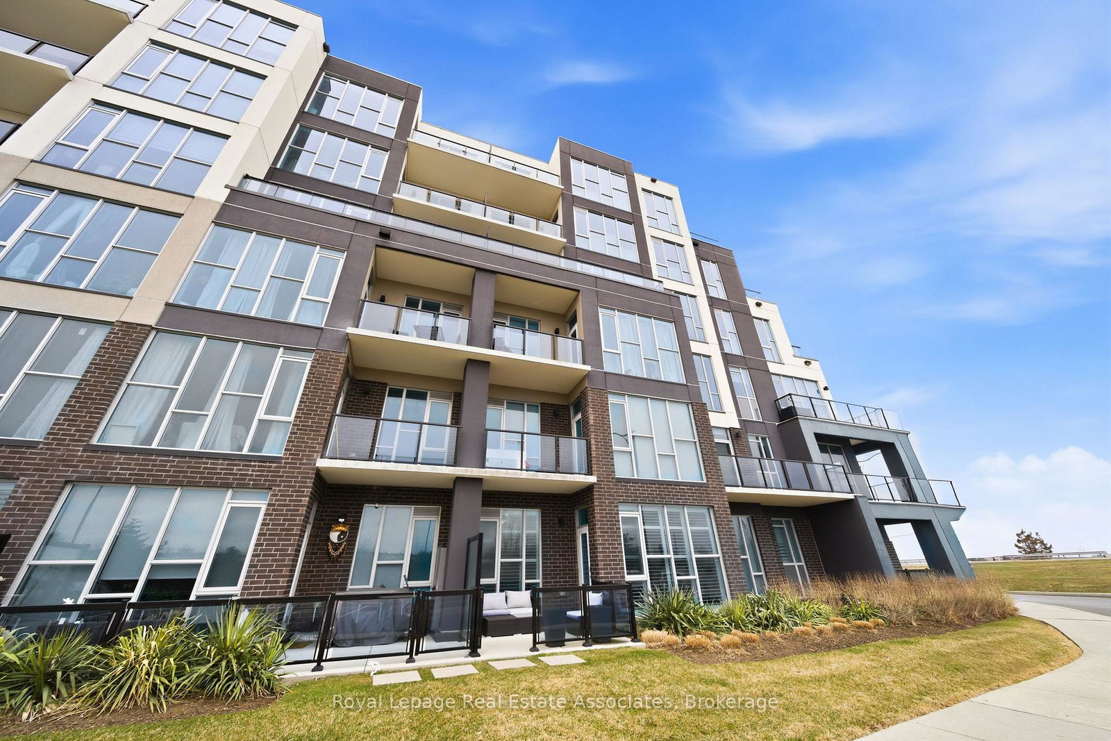 16-concord-place-grimsby-ontario-x12898140