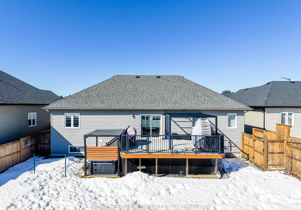 77-noble-crescent-petawawa-ontario-x12898370