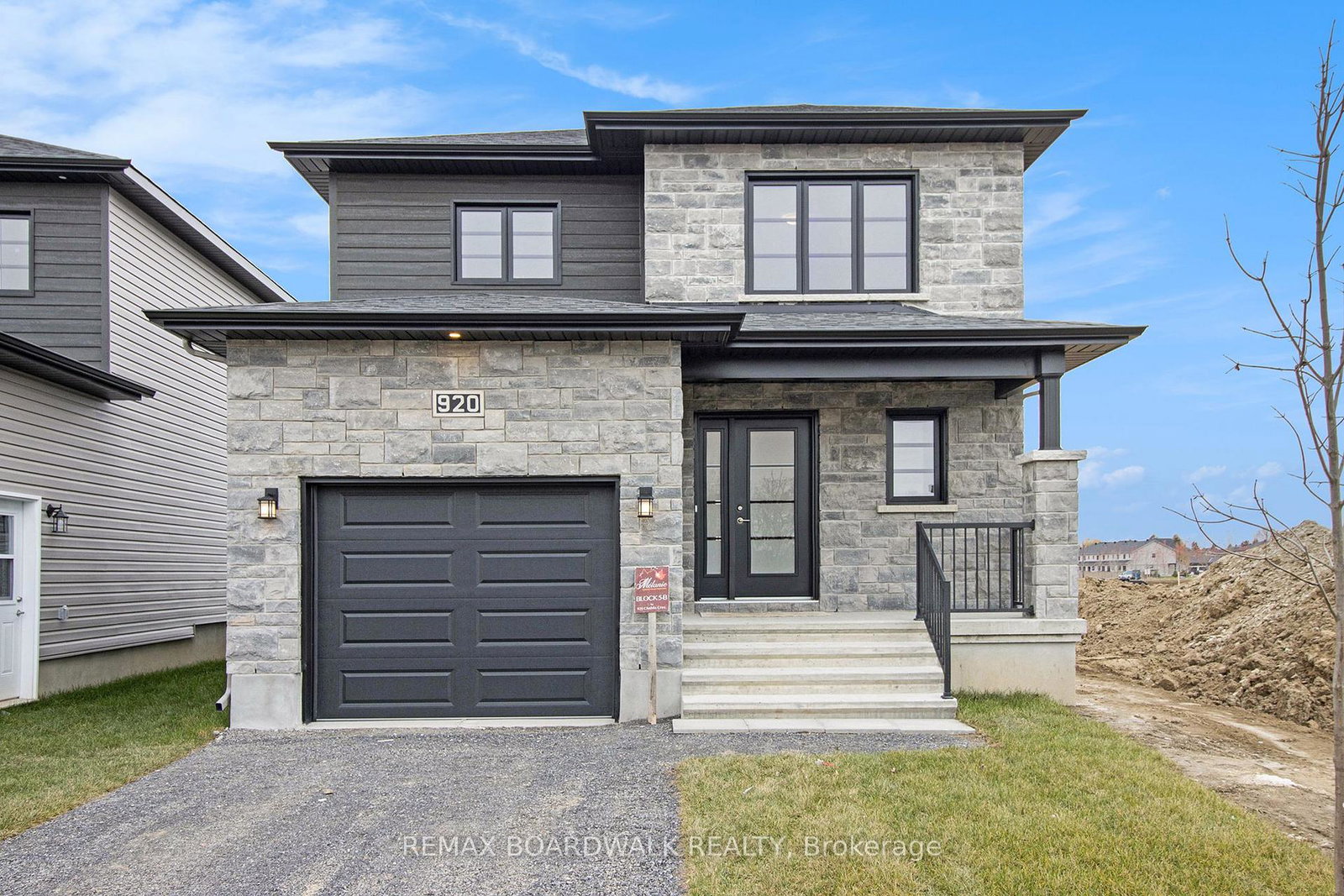 1203-montblanc-crescent-russell-ontario-x12899346