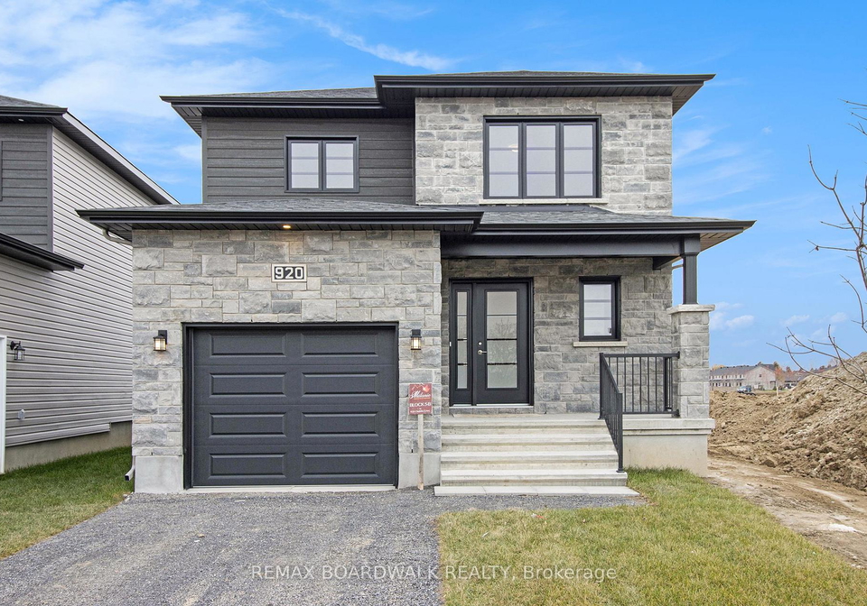 1203-montblanc-crescent-russell-ontario-x12899346