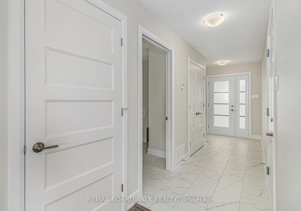 1203-montblanc-crescent-russell-ontario-x12899346