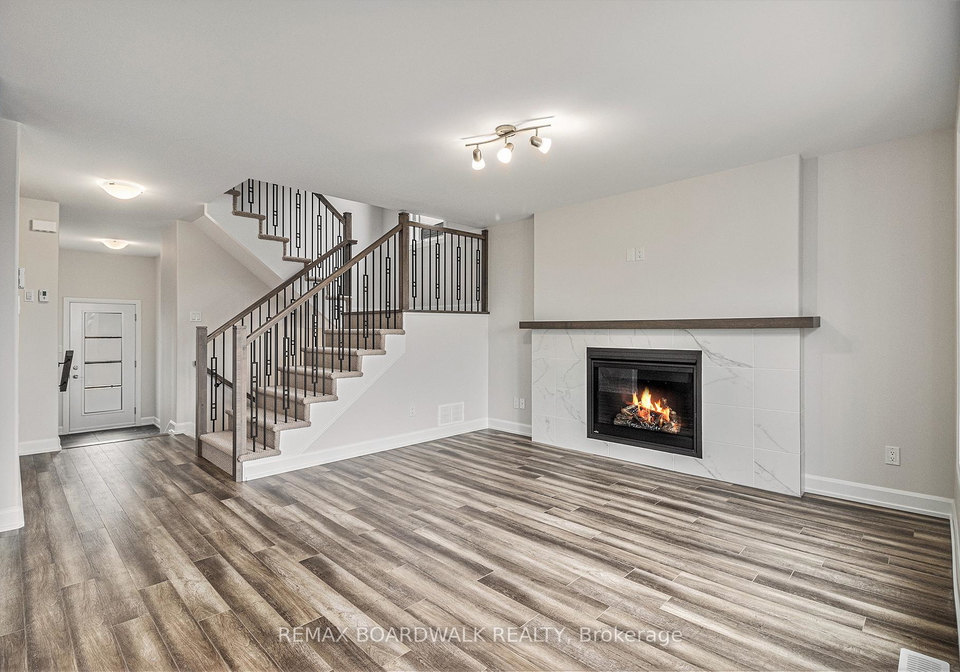 1207-montblanc-crescent-russell-ontario-x12899390