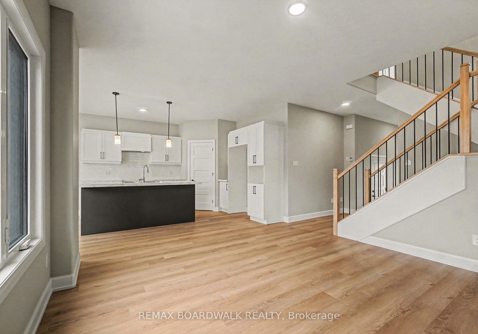 404-falcon-lane-russell-ontario-x12899440