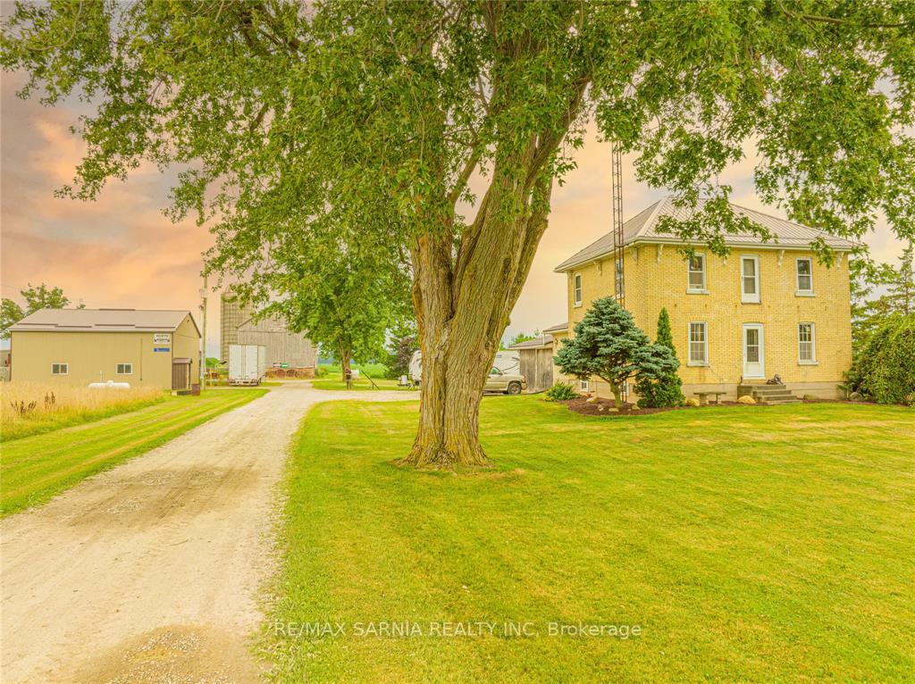 6941-churchill-line-brooke-alvinston-ontario-x12899674