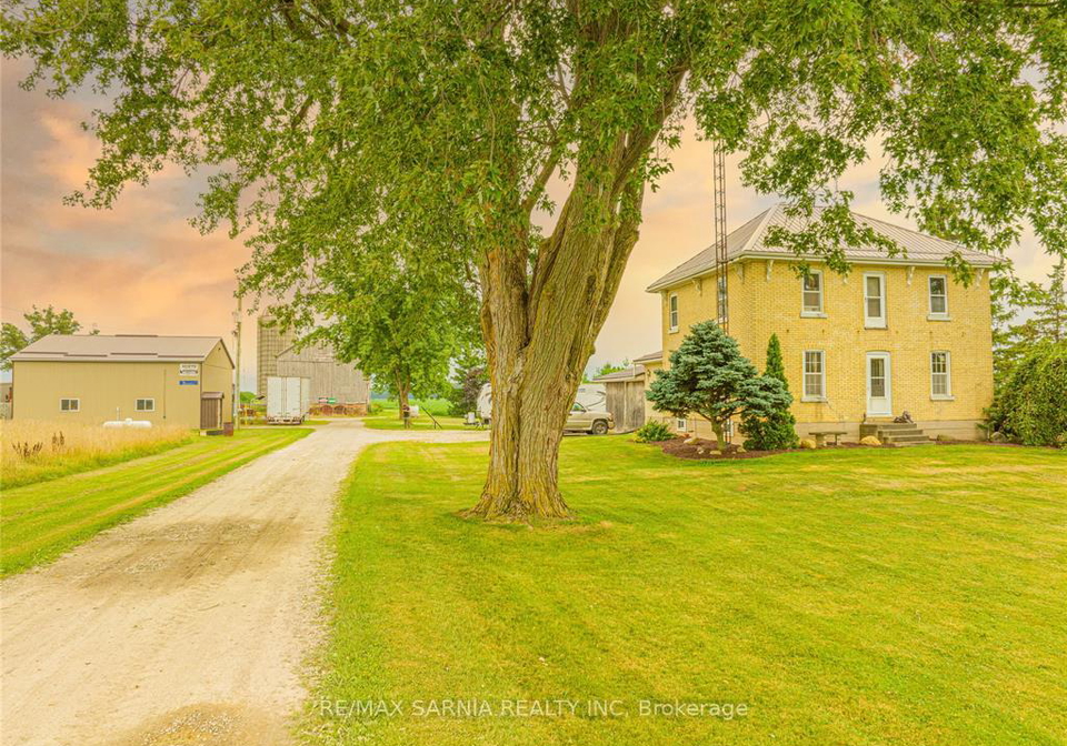 6941-churchill-line-brooke-alvinston-ontario-x12899674