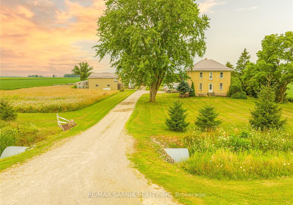 6941-churchill-line-brooke-alvinston-ontario-x12899674
